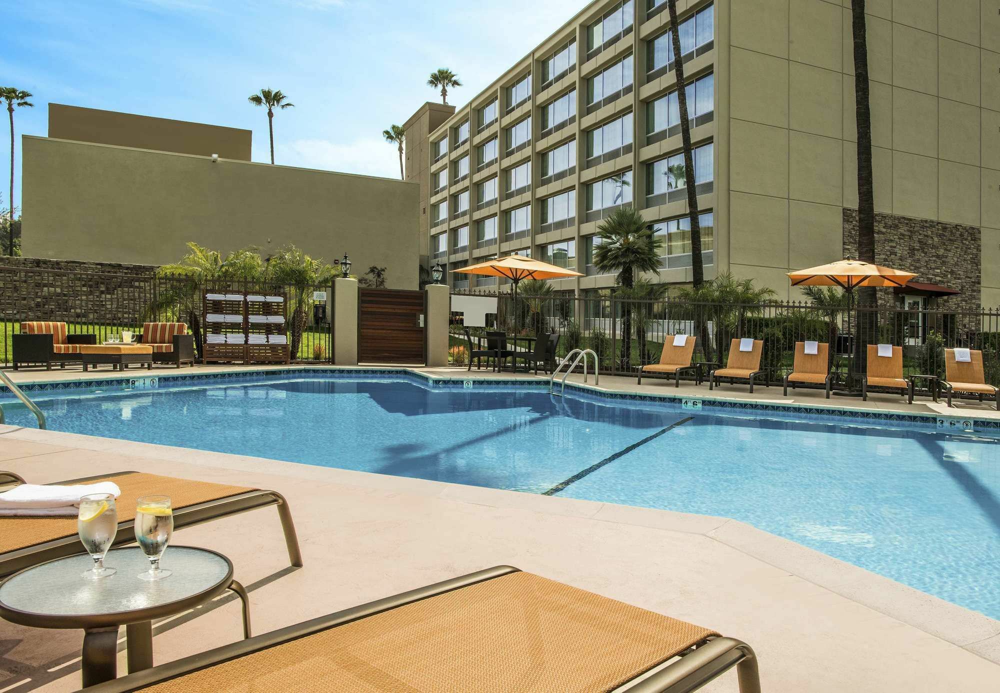 Courtyard By Marriott Los Angeles Woodland Hills Dış mekan fotoğraf